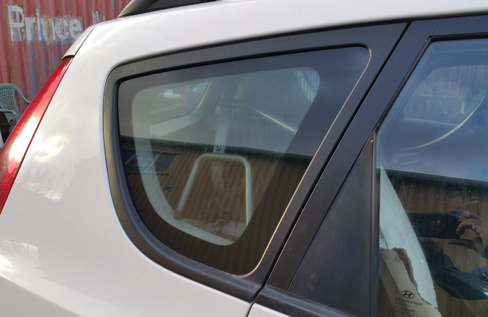 Hyundai I30 Comfort CRDI Quarter window glass driver side rear